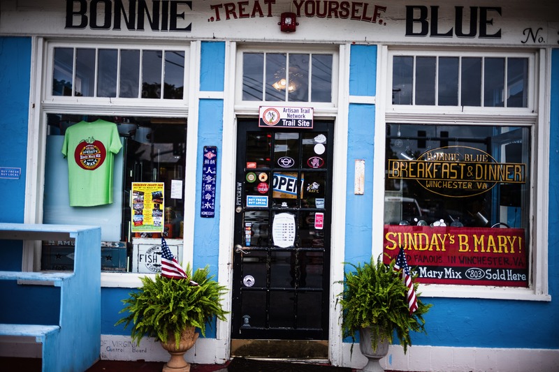 Charming Streetfront Eatery