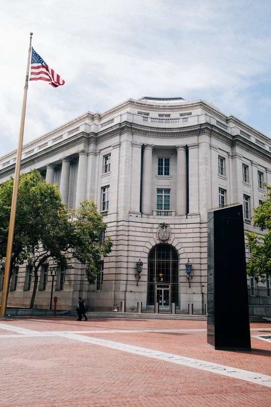 Urban Monumental Contrast