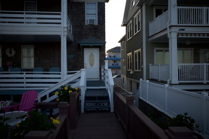 Quiet Coastal Entryway
